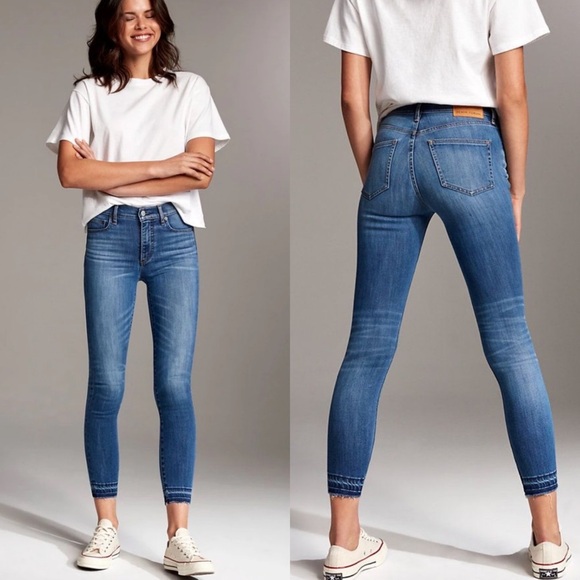 Aritzia Denim Forum Nico mid rise skinny crop 26 - Picture 1 of 5